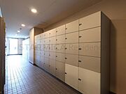 宅配ボックス完備、留守にしていても荷物の受け取りが可能です。