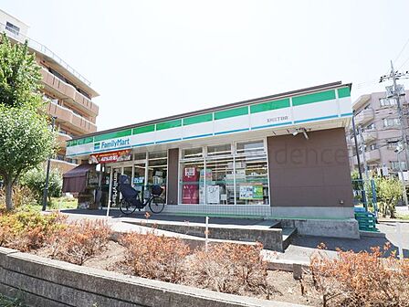 ファミリーマート玉川三丁目店 170m