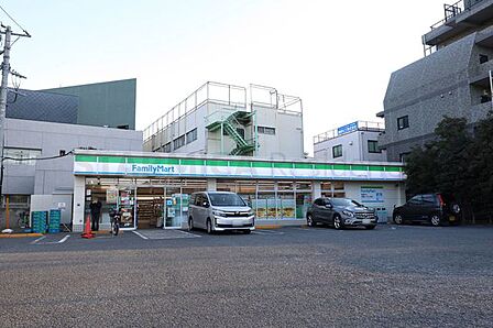 ファミリーマート小豆沢一丁目店 210m
