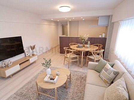 木の優しさが家族を包むあたたかな住まい※家具等はCGによるインテリアイメージです。家具の設置サイズを保証するものではなく、TV配線には配慮しておりません。