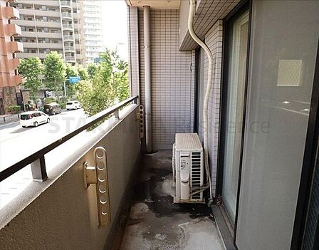 採光、通風に優れた南西面バルコニー。