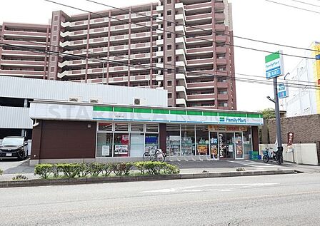 ファミリーマート川口末広店 270m