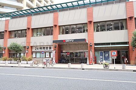西友川口本町店 300m