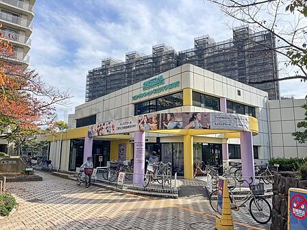 セントラルフィットネスクラブ新川崎 210m