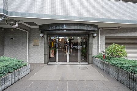暖かさと気品に満ちたエントランス
