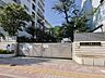 周辺：文京区立本郷小学校 320m