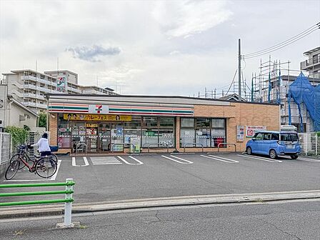 セブンイレブンにいじゅく店 110m
