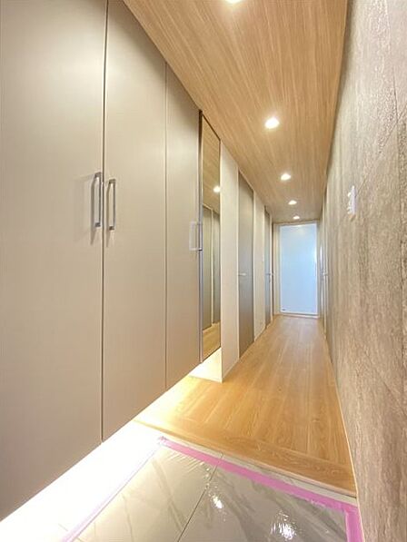 収納豊富なトール型の下足入れ / 弊社施工例(グランアルト豊洲14階)2025年7月施工