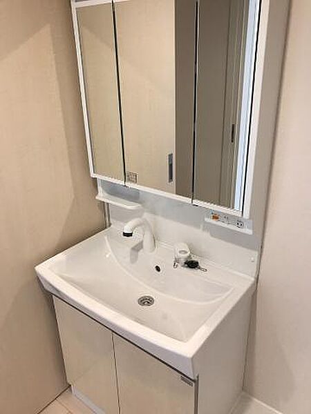 画像16:洗髪洗面化粧台