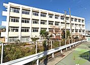 甲緑小学校 895m
