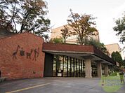 神戸市立中央図書館 1070m