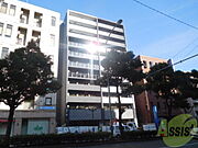 シャープなデザインが印象的な洗練の住まい