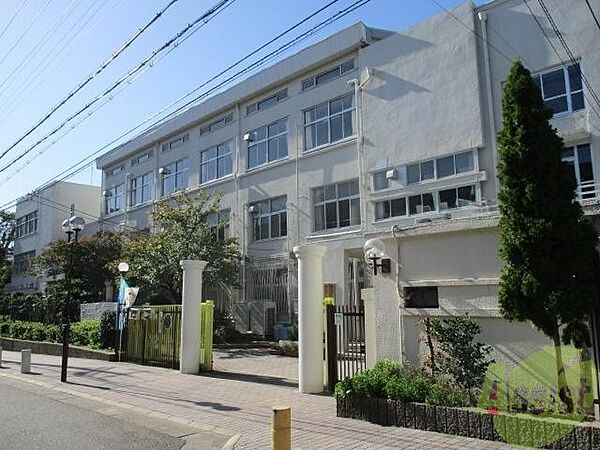 画像27:神戸市立湊川中学校 282m