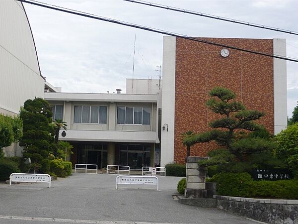 画像26:中学校「飯田市立飯田東中学校まで353m」