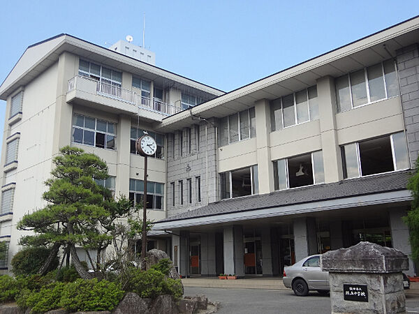 画像27:中学校「飯田市立緑ケ丘中学校まで703m」