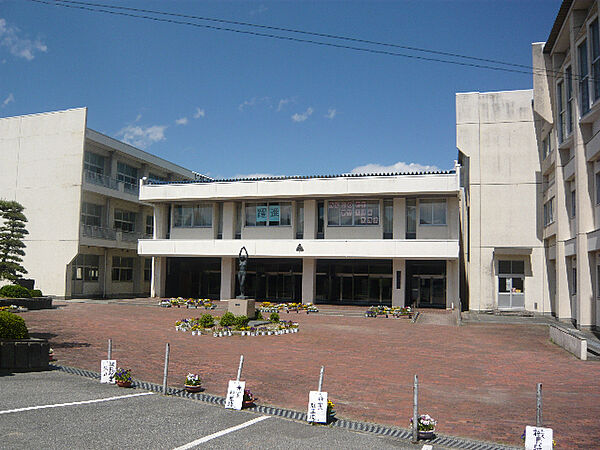 画像29:中学校「飯田市立高陵中学校まで1074m」