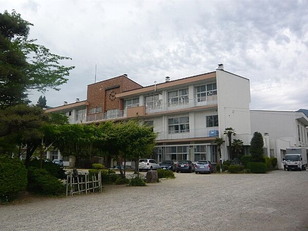 画像23:小学校「飯田市立伊賀良小学校まで1620m」