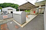 ゴミ置き場、駐輪場