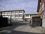 裾野市立西小学校 徒歩15分。 1200m