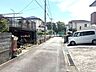 外観：前面道路含む現地外観