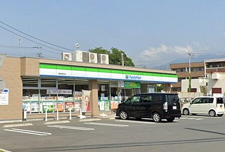 ファミリーマート/長泉鮎壺北店 徒歩9分。 700m