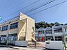 周辺：子供の家保育園　約760m　徒歩約10分　お寺の境内にある保育園です。周辺には多くの自然を残しており、四季を感じながらのびのびと過ごせる環境です。