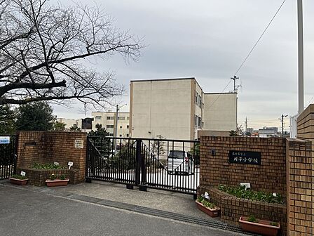 片平小学校まで　470m　徒歩約6分●教育目標は、自ら考え、思いやりを持って行動する子どもの育成を掲げています。学校努力店は、学びたいを引き出す授業づくり