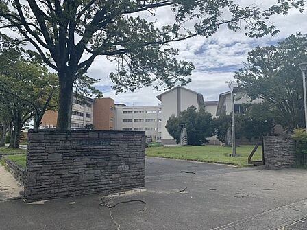 安城南中学校まで 1796m 徒歩約23分●安城市城南町にある公立中学校。《校訓》拓く 部活動参観・懇談会があり日頃の様子を少しでも感じることができます。