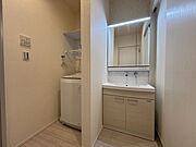 キッチン横と廊下から入ることのできるので家事もスムーズに進む間取りです！