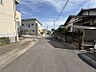 外観：見通し良好な前面道路！小さいお子様がいても安心ですね！