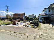 【リフォーム中】駐車場は車庫を解体し、4台以上駐車可能になります。ご家族それぞれに車を持たれている方も安心です。