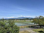 2階廊下窓からの眺望です。窓を開けると、日常の生活に彩りを添える素敵な景色が望めます。