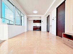 忙しく過ぎゆく日常を置き去るほど、ゆったりした時間が流れるリビング。