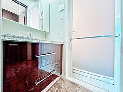 何かと物が増える場所だからこそ、スッキリと見映えの良い空間に。