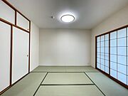 ベッドも十分に設置するスペースがあります。