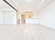 忙しく過ぎゆく日常を置き去るほど、ゆったりした時間が流れるリビング。
