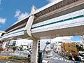 頬をなでる、優...