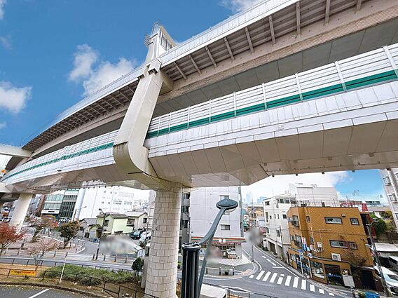 頬をなでる、優...