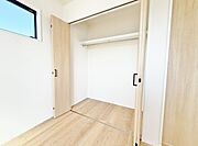 居室にはクローゼットがあり、荷物もスッキリ収納して快適にお過ごしいただけます。