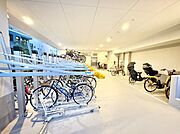 きちんと整備された駐輪場。住む方の心遣いが感じられます。