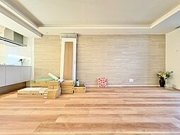 忙しく過ぎゆく日常を置き去るほど、ゆったりした時間が流れるリビング。
