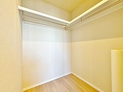 居室にはクローゼットがあり、荷物もスッキリ収納して快適にお過ごしいただけます。