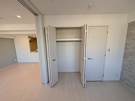 居室にはクローゼットがあり、荷物もスッキリ収納して快適にお過ごしいただけます。
