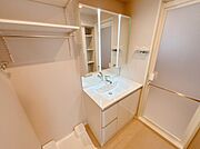 何かと物が増える場所だからこそ、スッキリと見映えの良い空間に。
