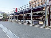本物件の駐車スペースです。車種制限のある場合もございますので、お気軽にお問い合わせくださいませ。
