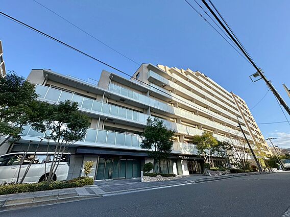 現地に足をお運...