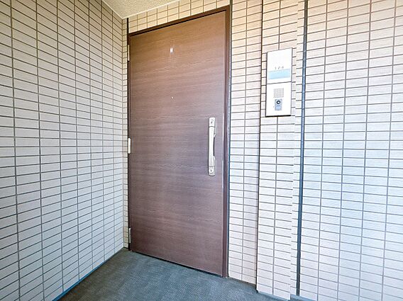 玄関を開ければ...