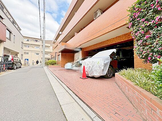 本物件の駐車ス...