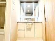 何かと物が増える場所だからこそ、スッキリと見映えの良い空間に。