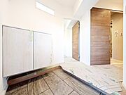 シューズボックスを完備した玄関です。